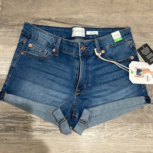 Womens jean shorts - Picture 1 of 3